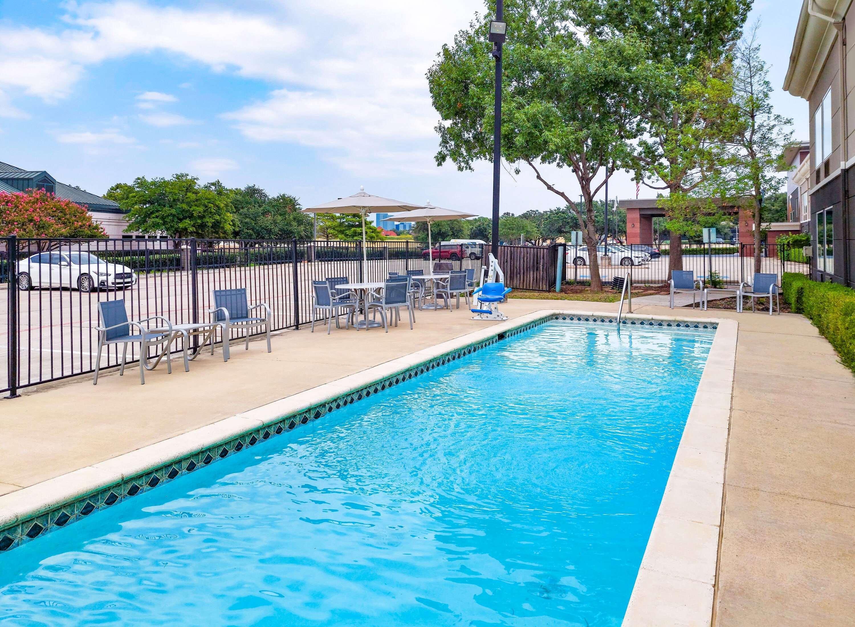 La Quinta By Wyndham Dallas - Las Colinas Otel Irving Dış mekan fotoğraf