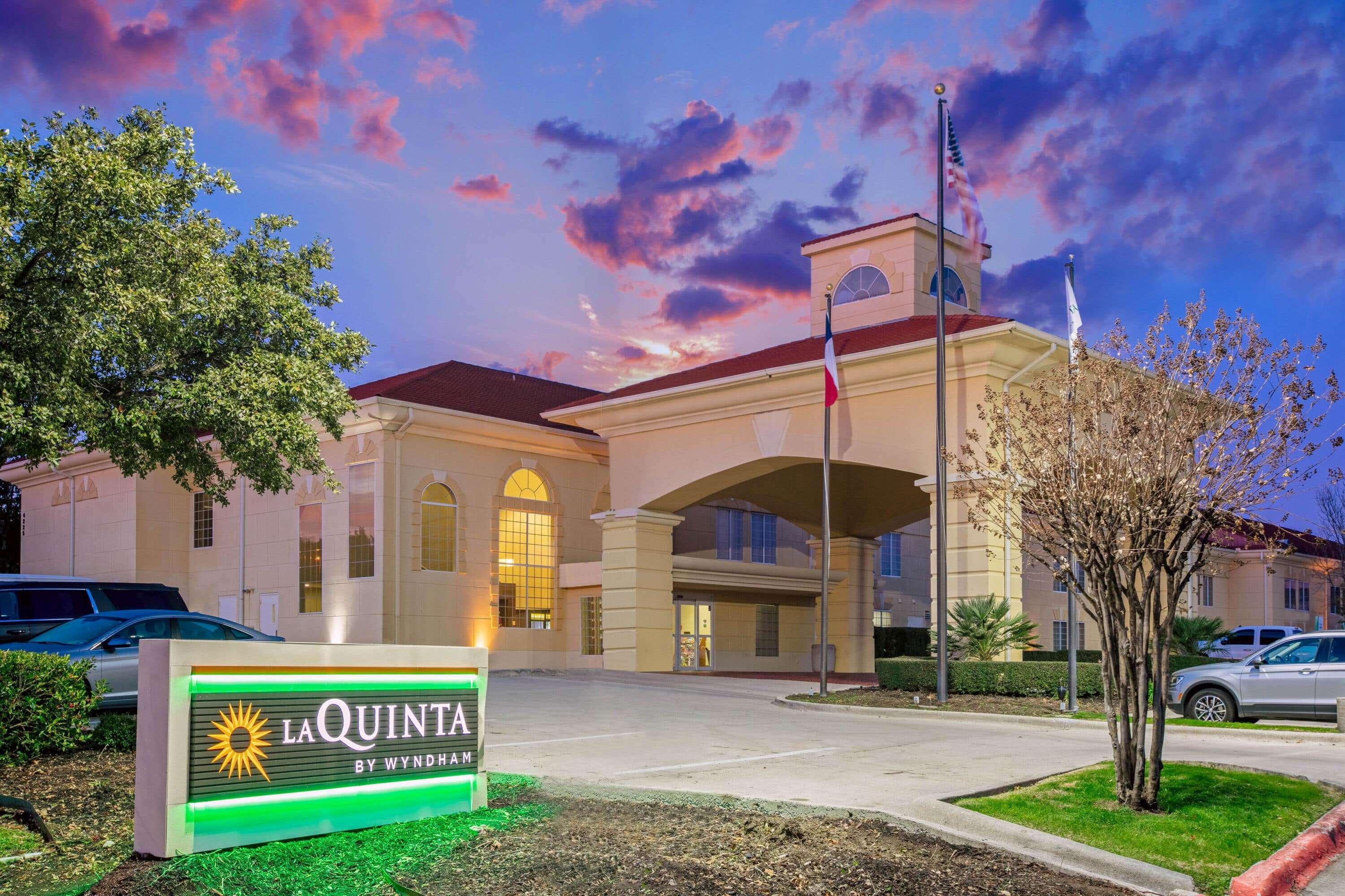 La Quinta By Wyndham Dallas - Las Colinas Otel Irving Dış mekan fotoğraf